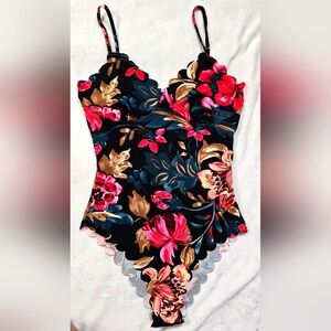 SHEIN VCAY Floral Print Scallop Trim Cami Top Size M